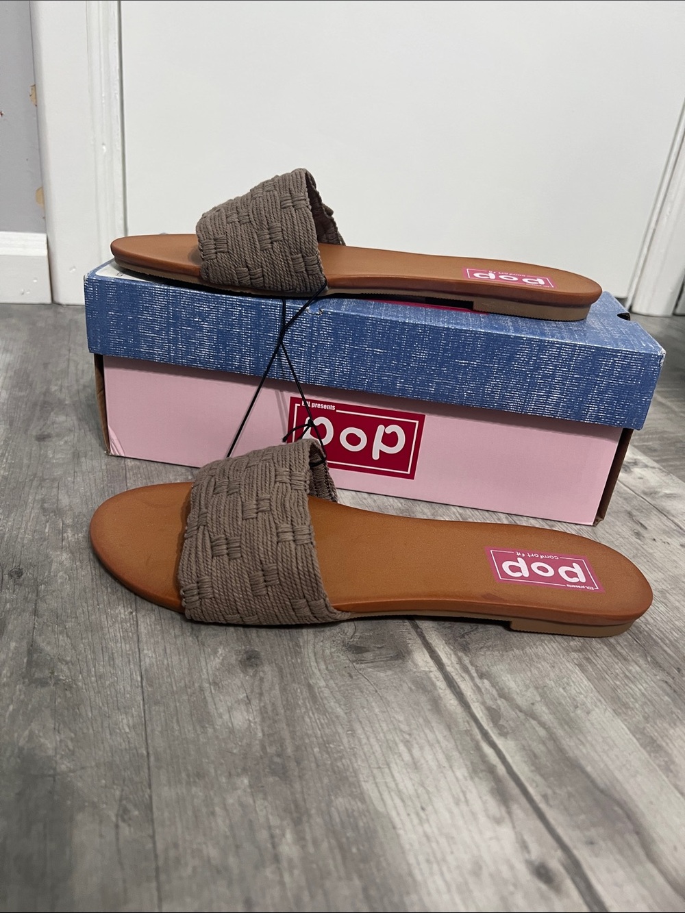 Women’s Size 10 Taupe Woven Slide Sandals BNIB